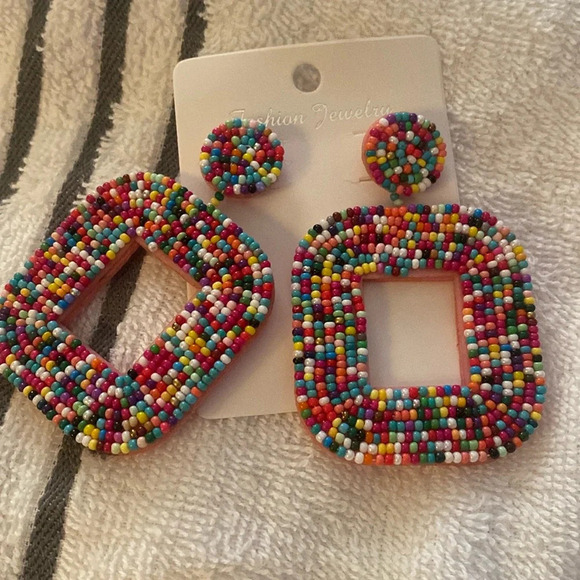 Multicolor beaded earrings - Picture 2 of 4